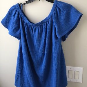 Top. Blue cotton. Pretty neckline